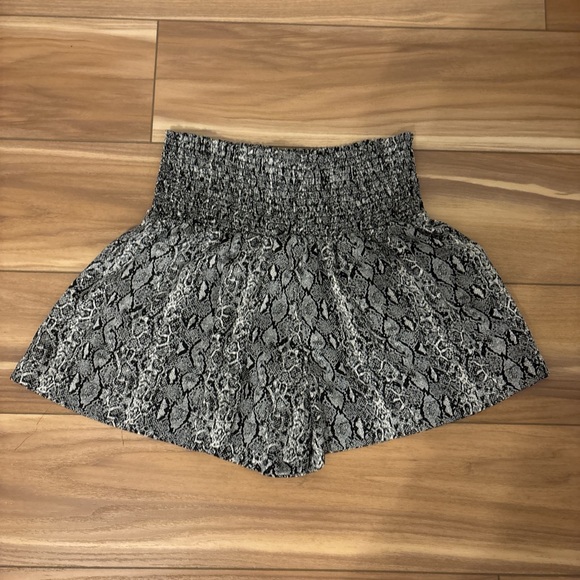 TCEC black/white snakeskin shorts - Picture 1 of 1
